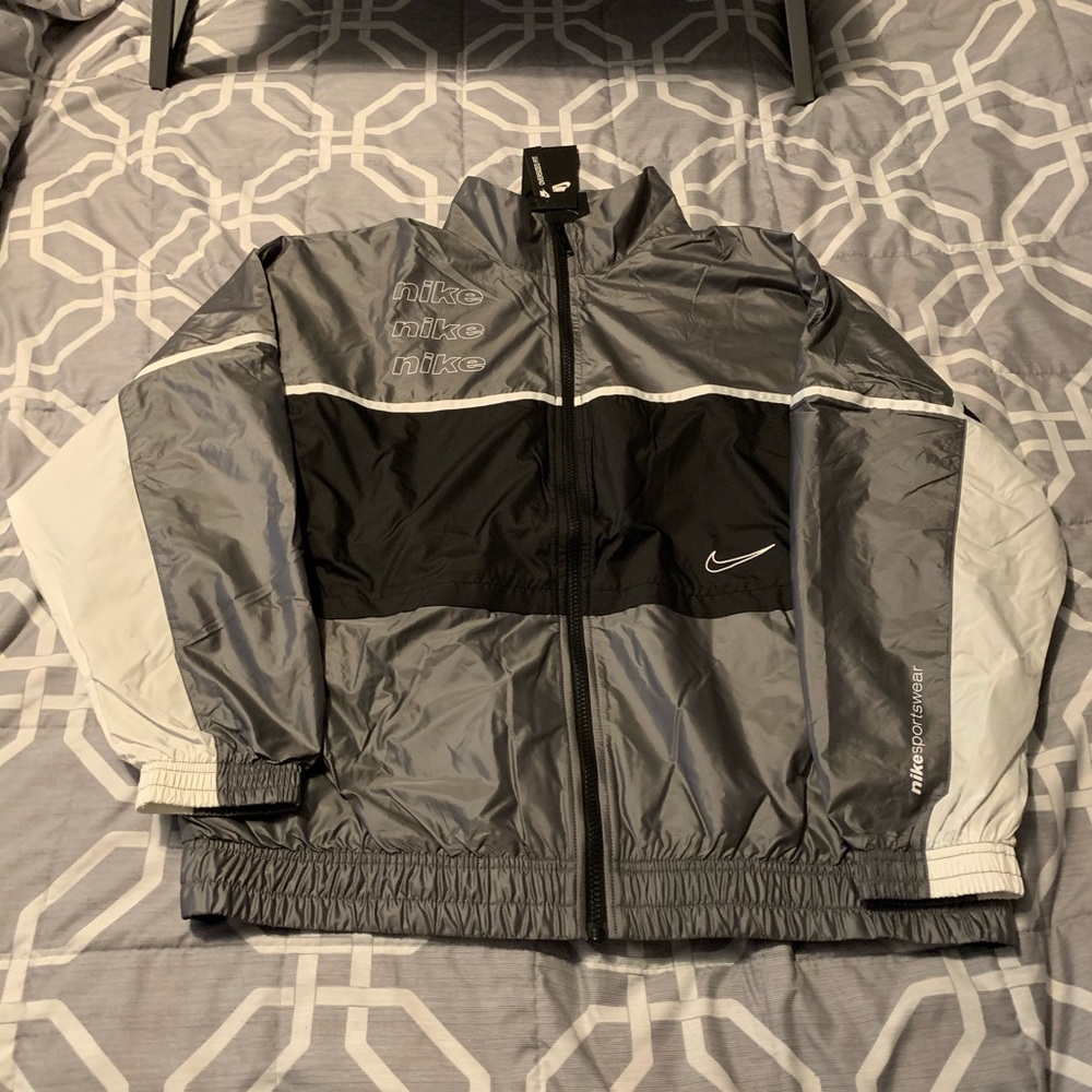 Nike Sportswear Woven Jacket. Women’s M=(8-10)